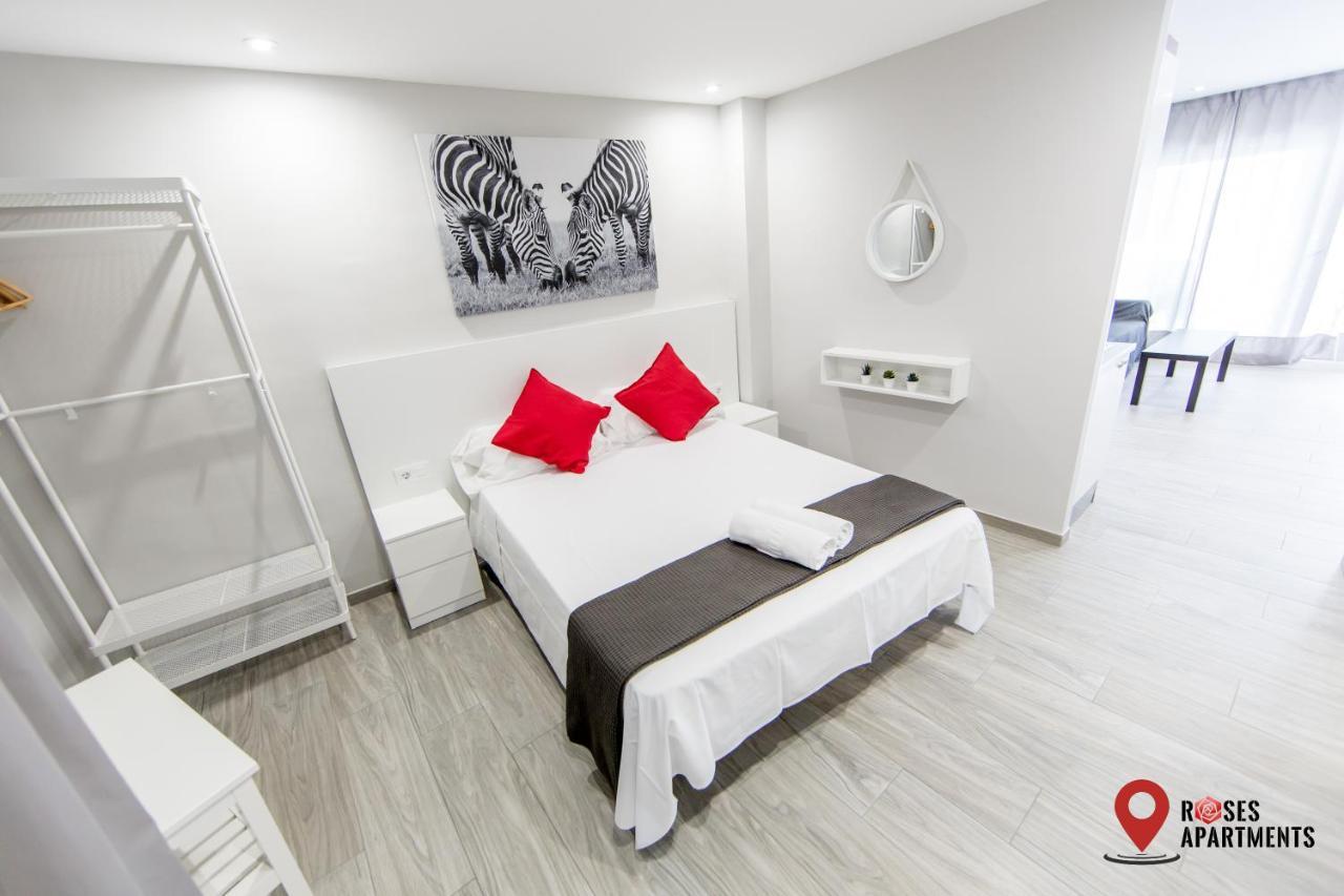 Roses Apartments Red Loft Vista Mar Lateral Kültér fotó